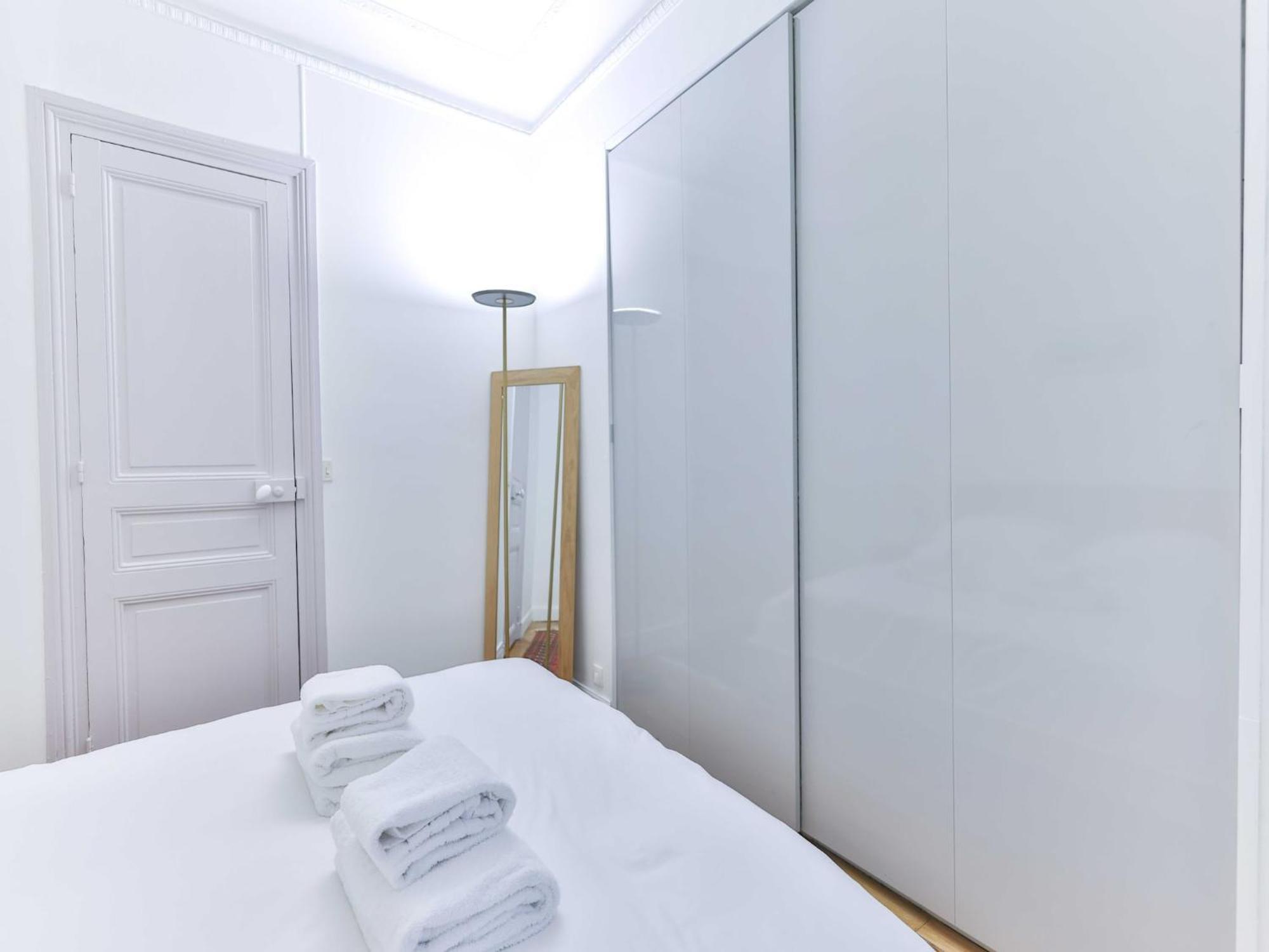Bright, Modern Apartment- 14 Arrd- Mobility Lease